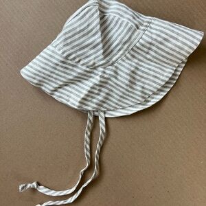 Briar neutral striped sunbonnet